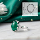 [KI] grüner Onyxring aus Silber mit Maßangaben zu Ring und Edelstein