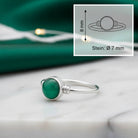 [KI] grüner Onyxring aus Silber mit Maßangaben zu Ring und Edelstein