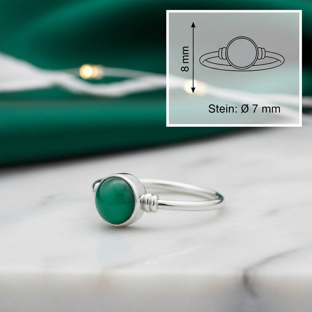grüner Onyxring aus Silber mit Maßangaben zu Ring und Edelstein