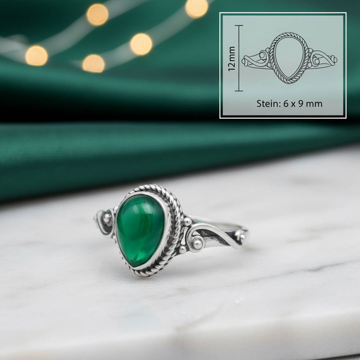 grüner Onyxring aus Silber mit Maßangaben zu Ring und Edelstein