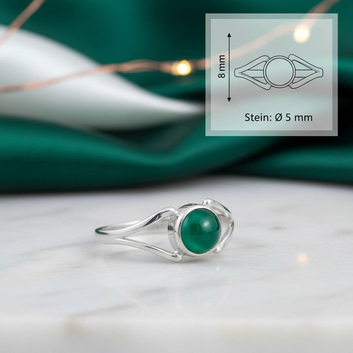 grüner Onyxring aus Silber mit Maßangaben zu Ring und Edelstein