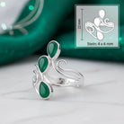 [KI] grüner Onyxring aus Silber mit Maßangaben zu Ring und Edelstein