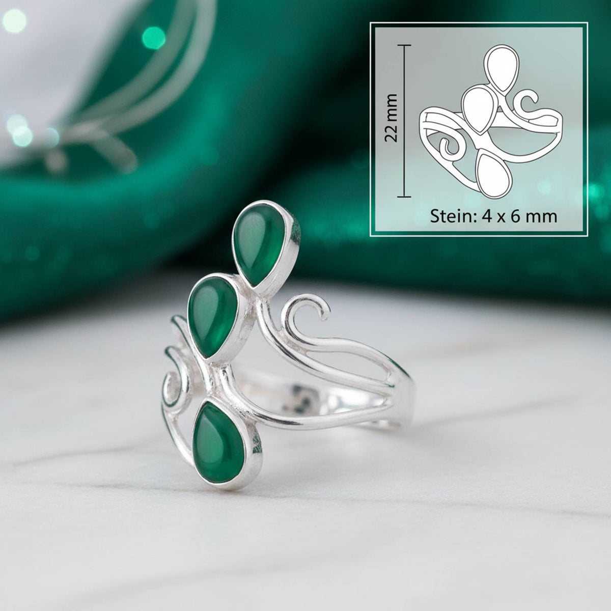 grüner Onyxring aus Silber mit Maßangaben zu Ring und Edelstein