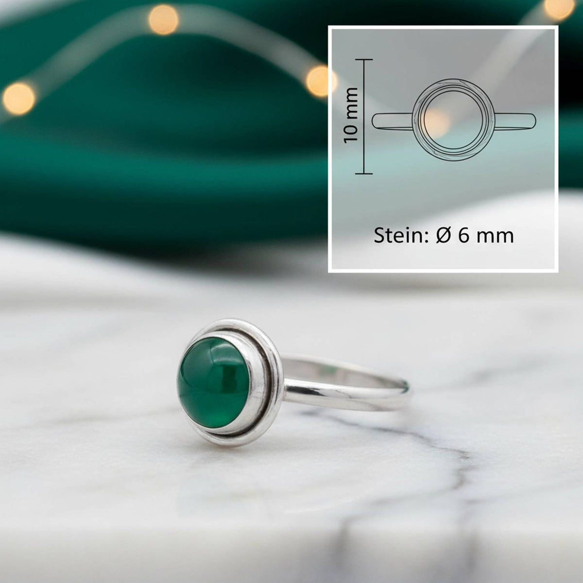 grüner Onyxring aus Silber mit Maßangaben zu Ring und Edelstein