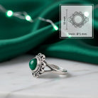 [KI] grüner Onyxring aus Silber mit Maßangaben zu Ring und Edelstein