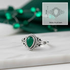 [KI] grüner Onyxring aus Silber mit Maßangaben zu Ring und Edelstein