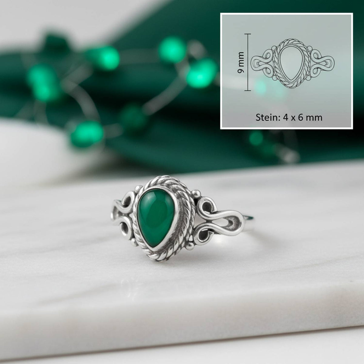grüner Onyxring aus Silber mit Maßangaben zu Ring und Edelstein