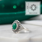 [KI] grüner Onyxring aus Silber mit Maßangaben zu Ring und Edelstein