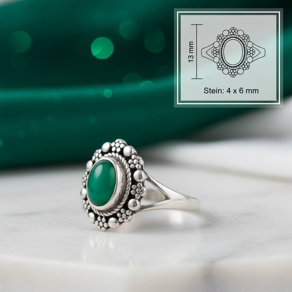 grüner Onyxring aus Silber mit Maßangaben zu Ring und Edelstein