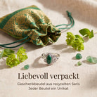 [KI] Silberring mit grüner Onyx und Geschenkbeutel aus recyceltem Sari