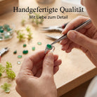 [KI] Handgefertigter Silberring mit grüner Onyx bei der Schmuckherstellung