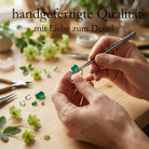 [KI] Handgefertigter Silberring mit grüner Onyx bei der Schmuckherstellung