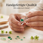 [KI] Handgefertigter Silberring mit grüner Onyx bei der Schmuckherstellung