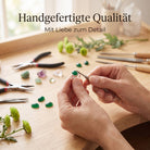 [KI] Handgefertigter Silberring mit grüner Onyx bei der Schmuckherstellung