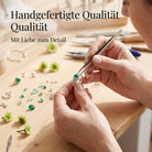 [KI] Handgefertigter Silberring mit grüner Onyx bei der Schmuckherstellung