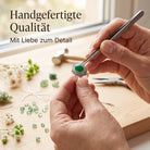 [KI] Handgefertigter Silberring mit grüner Onyx bei der Schmuckherstellung