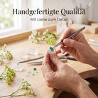 [KI] Handgefertigter Silberring mit grüner Onyx bei der Schmuckherstellung