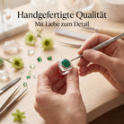 [KI] Handgefertigter Silberring mit grüner Onyx bei der Schmuckherstellung