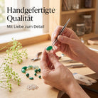 [KI] Handgefertigter Silberring mit grüner Onyx bei der Schmuckherstellung