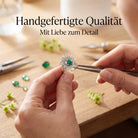 [KI] Handgefertigter Silberring mit grüner Onyx bei der Schmuckherstellung
