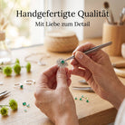 [KI] Handgefertigter Silberring mit grüner Onyx bei der Schmuckherstellung