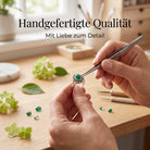 [KI] Handgefertigter Silberring mit grüner Onyx bei der Schmuckherstellung